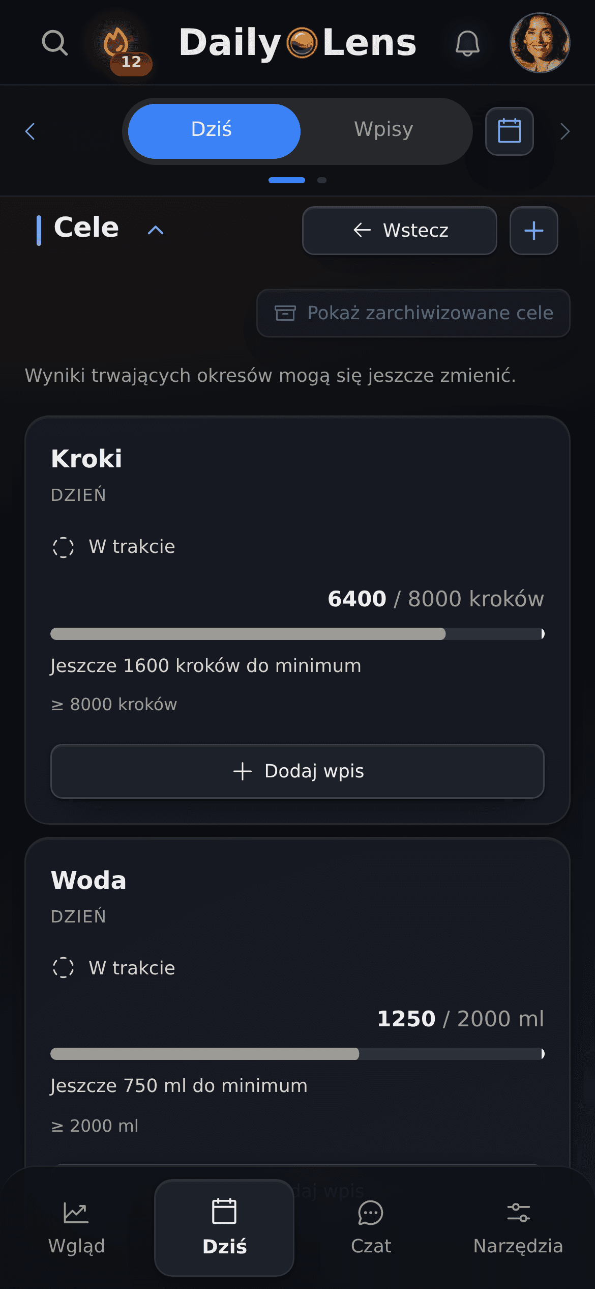Panel celów w DailyLens z dziennym postępem kroków i wody
